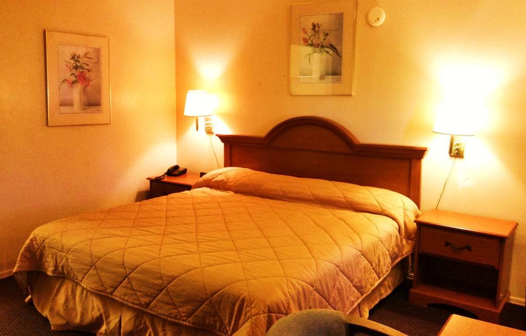 Lake Eufaula Inn & Suites Checotah Chambre photo