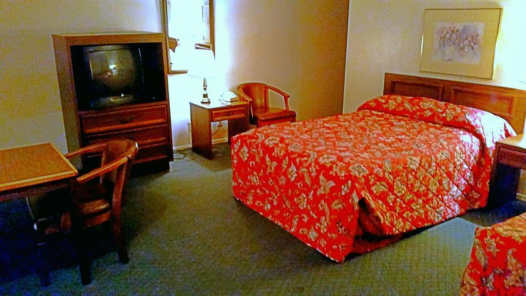 Lake Eufaula Inn & Suites Checotah Chambre photo