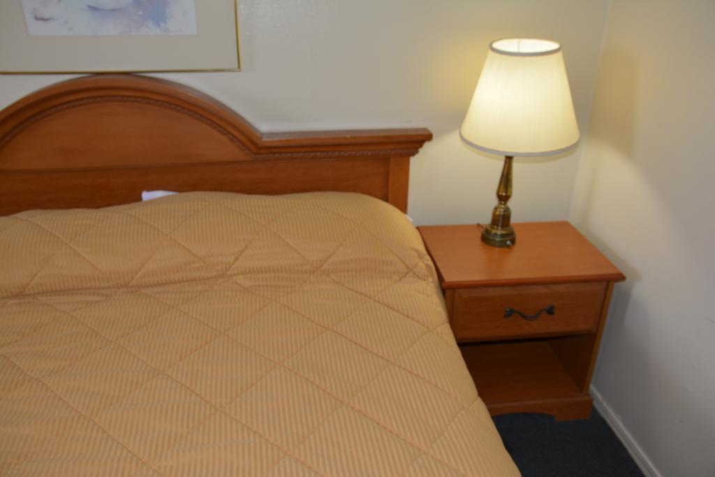 Lake Eufaula Inn & Suites Checotah Extérieur photo