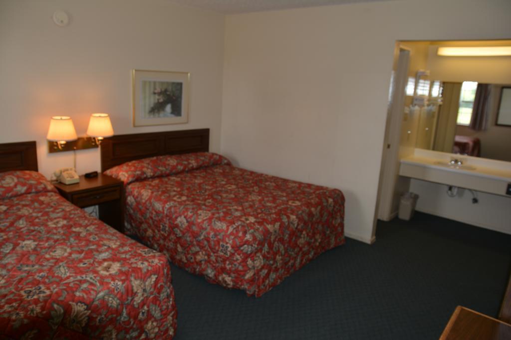 Lake Eufaula Inn & Suites Checotah Extérieur photo