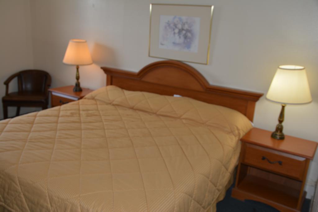 Lake Eufaula Inn & Suites Checotah Extérieur photo