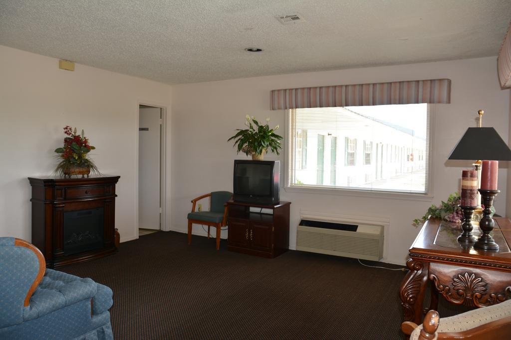 Lake Eufaula Inn & Suites Checotah Extérieur photo